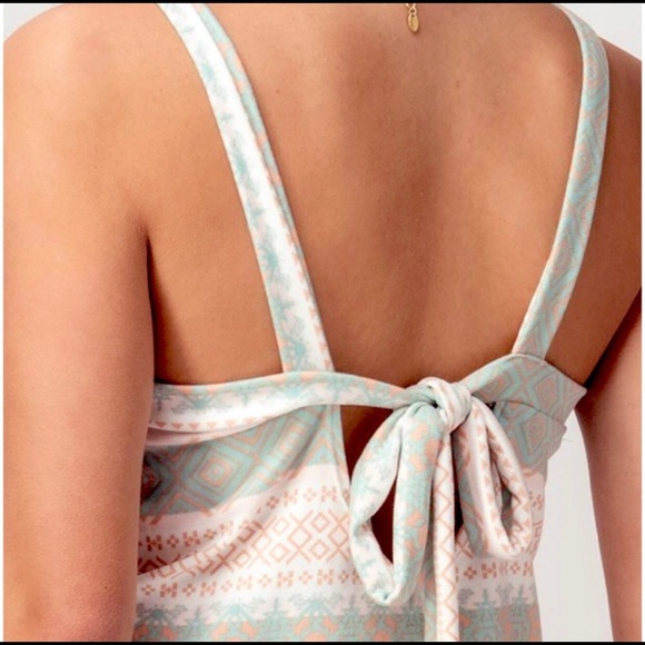 Cute and soft cropped top with back tie - Picture 2 of 3